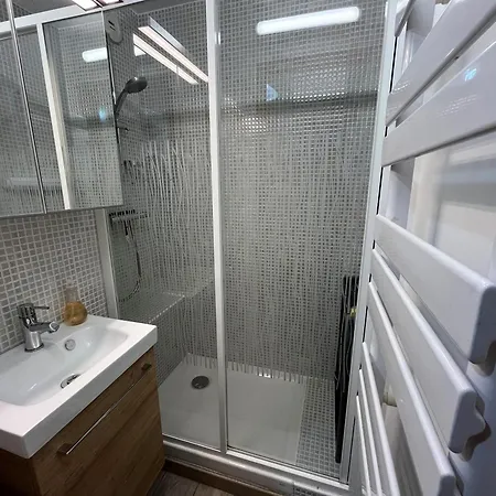 Cosy Avec Terrasse Pour 4 Personnes Et Parking A - Fr-1-198-88 *